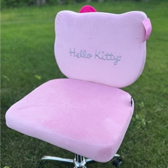 Hello Kitty® Kawaii Swivel Vanity Chair - Picture 6 of 9